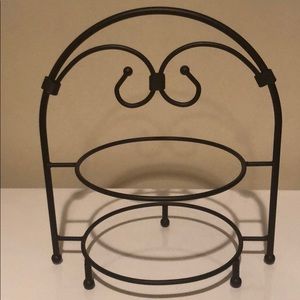 Southern Living iron 2-tiered plate stand